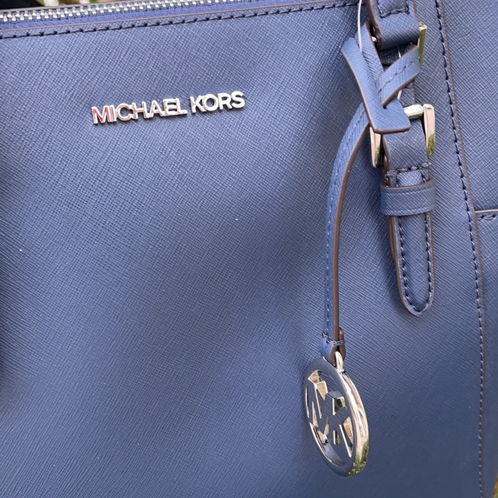 Michael Kors Charlotte Large Top Zip Leather Tote - Picture 6 of 16